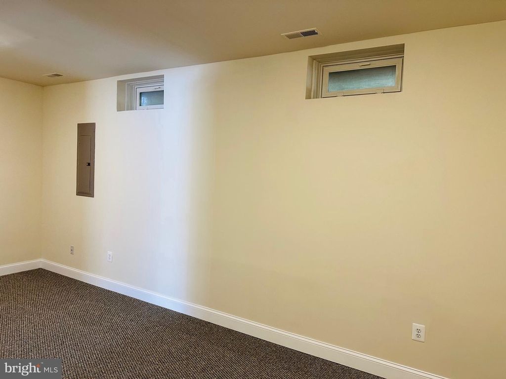 Image 16 of property listing at 12737 YORK MILL LN, Clarksburg, MD 20871