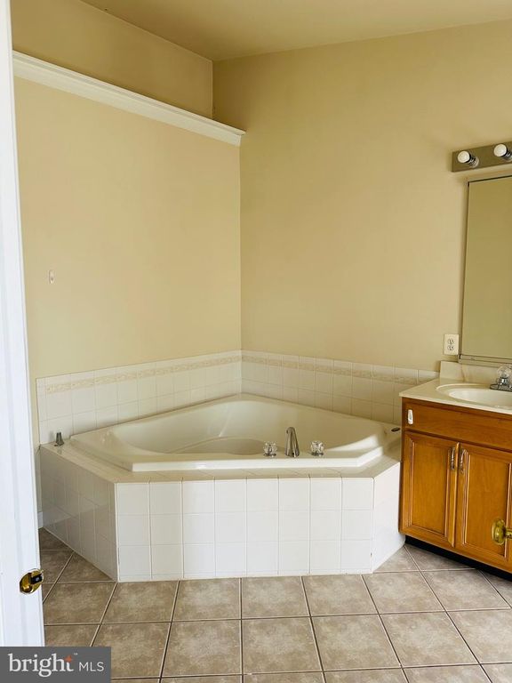 Image 43 of property listing at 12737 YORK MILL LN, Clarksburg, MD 20871