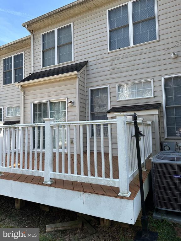 Image 5 of property listing at 12737 YORK MILL LN, Clarksburg, MD 20871