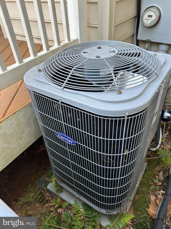 Image 7 of property listing at 12737 YORK MILL LN, Clarksburg, MD 20871