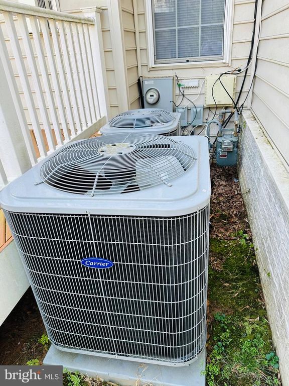 Image 8 of property listing at 12737 YORK MILL LN, Clarksburg, MD 20871