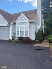 263 BIRCH HOLLOW DR, Bordentown, NJ 08505