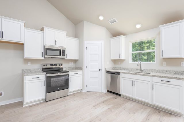 207 Crepe Myrtle Drive, Dickson, TN 37055
