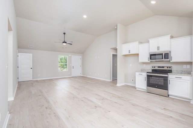 207 Crepe Myrtle Drive, Dickson, TN 37055