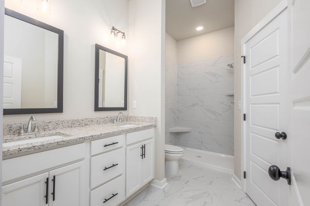 207 Crepe Myrtle Drive, Dickson, TN 37055