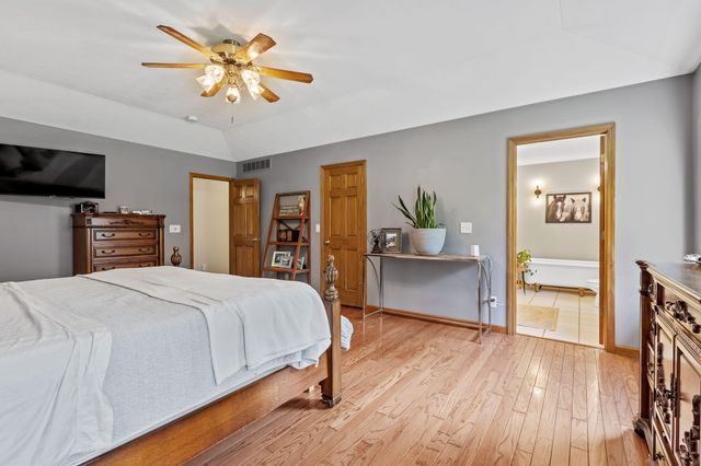 15284 N 300 W, Wheatfield, IN 46392