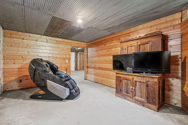 15284 N 300 W, Wheatfield, IN 46392