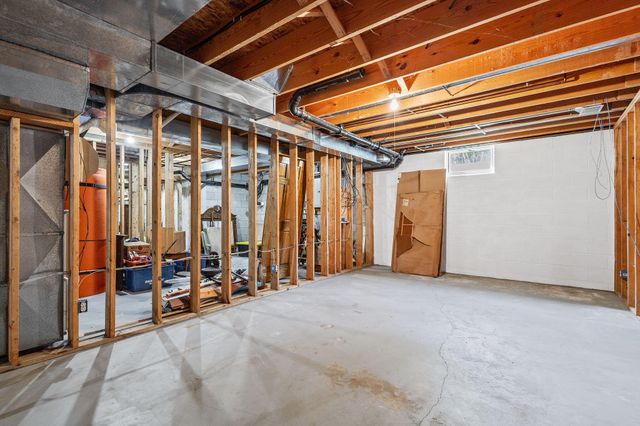 15284 N 300 W, Wheatfield, IN 46392