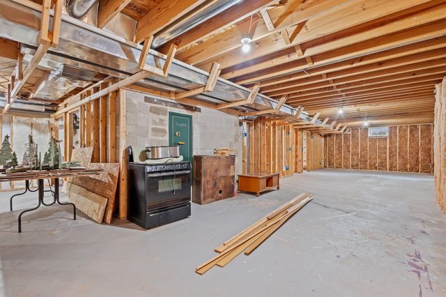 15284 N 300 W, Wheatfield, IN 46392