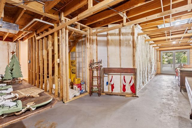 15284 N 300 W, Wheatfield, IN 46392