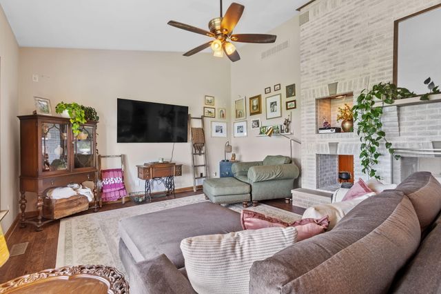 15284 N 300 W, Wheatfield, IN 46392