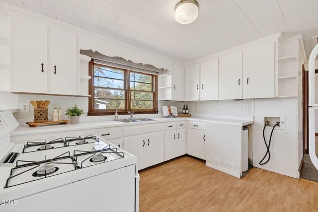 1020 S Pollock Street, Selma, NC 27576