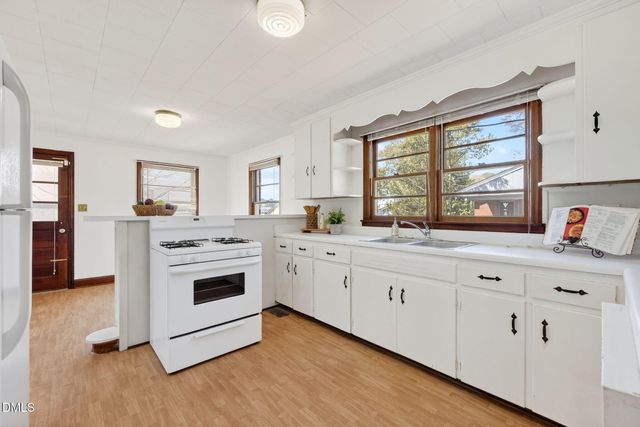 1020 S Pollock Street, Selma, NC 27576