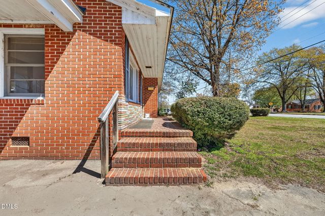 1020 S Pollock Street, Selma, NC 27576