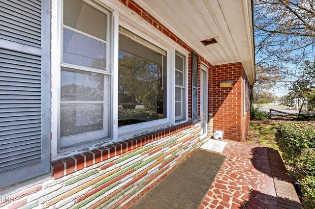 1020 S Pollock Street, Selma, NC 27576