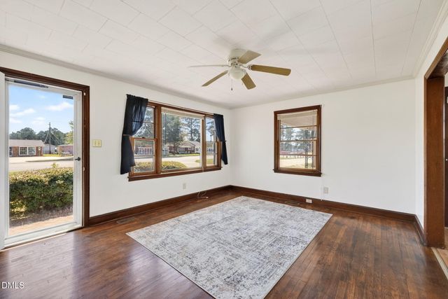 1020 S Pollock Street, Selma, NC 27576