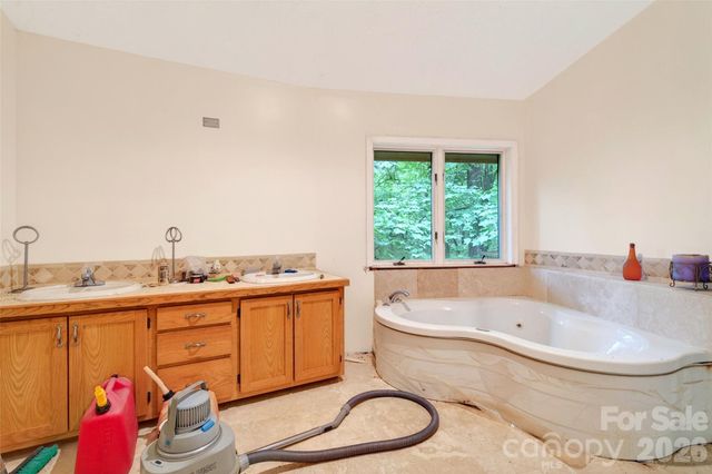 1614 Gateway Parkway 12, Old Fort, NC 28762