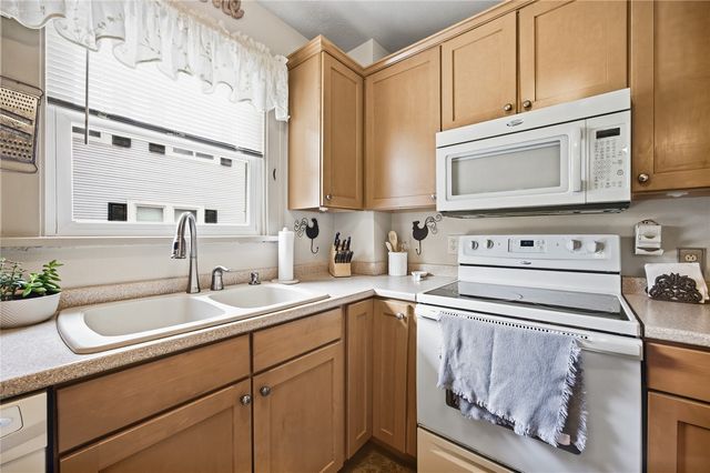 2411 Bever Avenue SE, Cedar Rapids, IA 52403