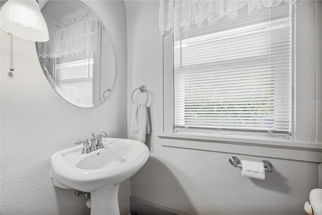 2411 Bever Avenue SE, Cedar Rapids, IA 52403
