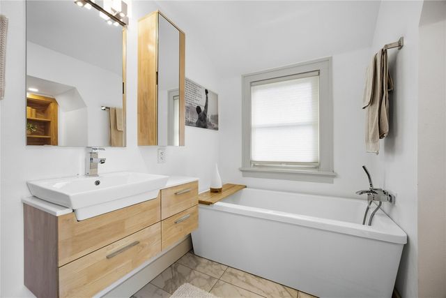 2411 Bever Avenue SE, Cedar Rapids, IA 52403
