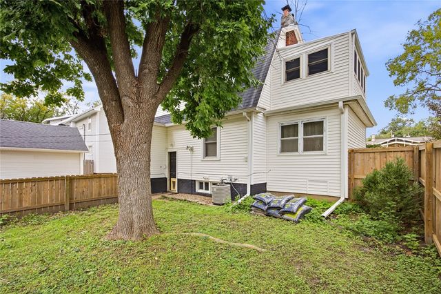 2411 Bever Avenue SE, Cedar Rapids, IA 52403