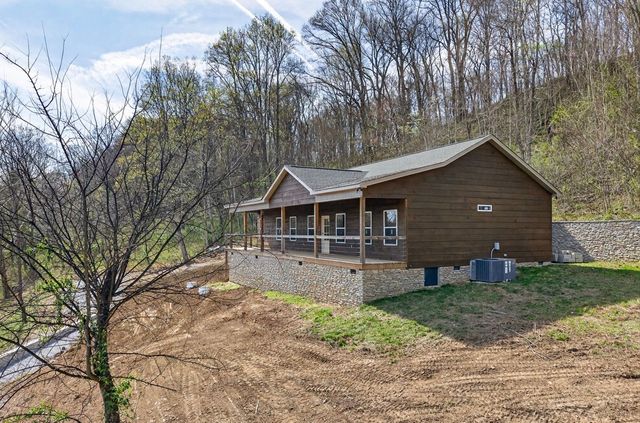 190 Park Dr, Silver Point, TN 38582