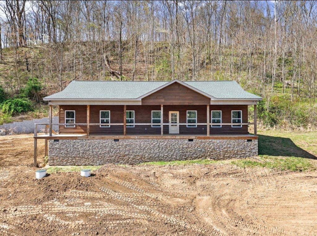 190 Park Dr, Silver Point, TN 38582