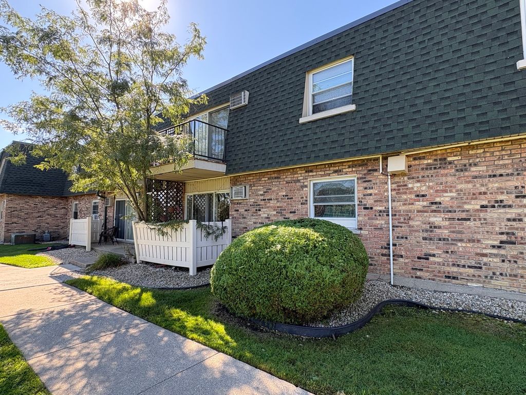 8431 W 99th Terrace 206, Palos Hills, IL 60465 — exterior