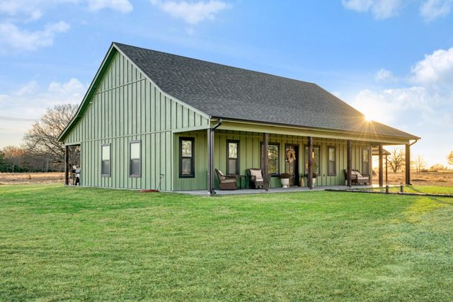860 County Road 2420, Honey Grove, TX 75446