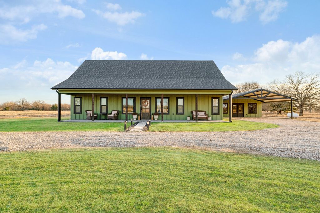 860 County Road 2420, Honey Grove, TX 75446