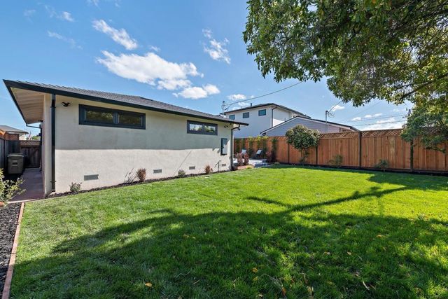 2090 Potomac Way, San Mateo, CA 94403