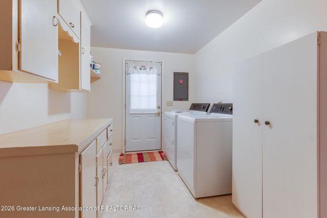 3907 Glenwood Avenue, Lansing, MI 48910