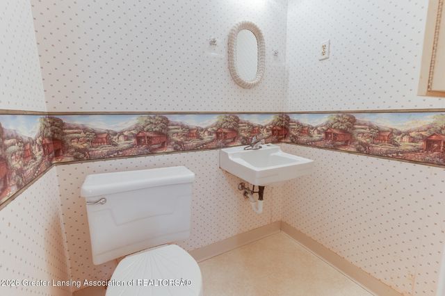 3907 Glenwood Avenue, Lansing, MI 48910