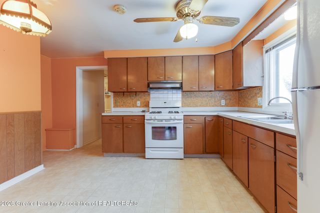 3907 Glenwood Avenue, Lansing, MI 48910