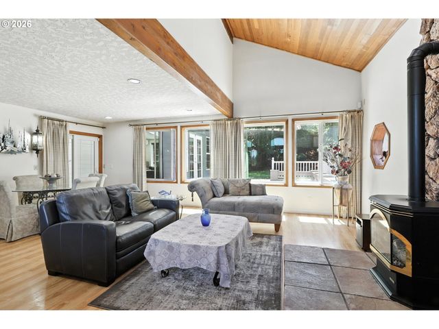 9838 Se CLATSOP St, Portland, OR 97266