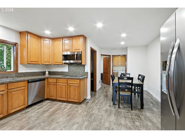 9838 Se CLATSOP St, Portland, OR 97266