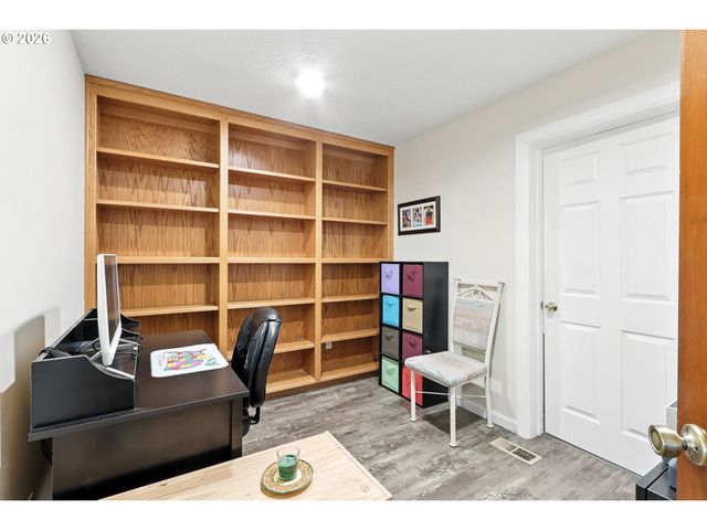 9838 Se CLATSOP St, Portland, OR 97266