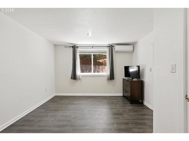 9838 Se CLATSOP St, Portland, OR 97266