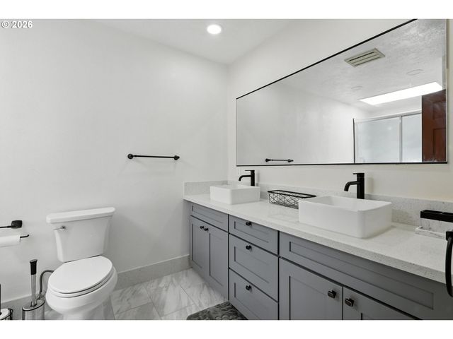 9838 Se CLATSOP St, Portland, OR 97266