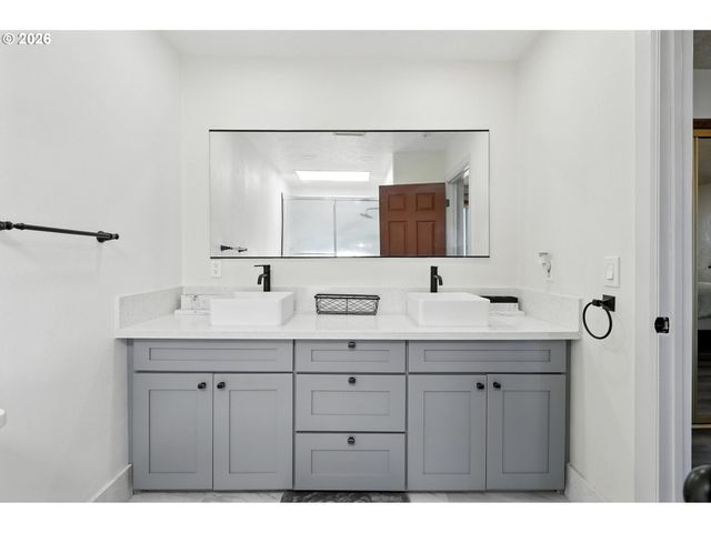 9838 Se CLATSOP St, Portland, OR 97266