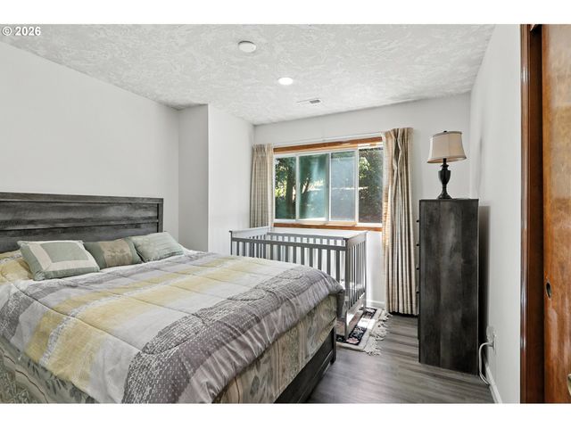 9838 Se CLATSOP St, Portland, OR 97266