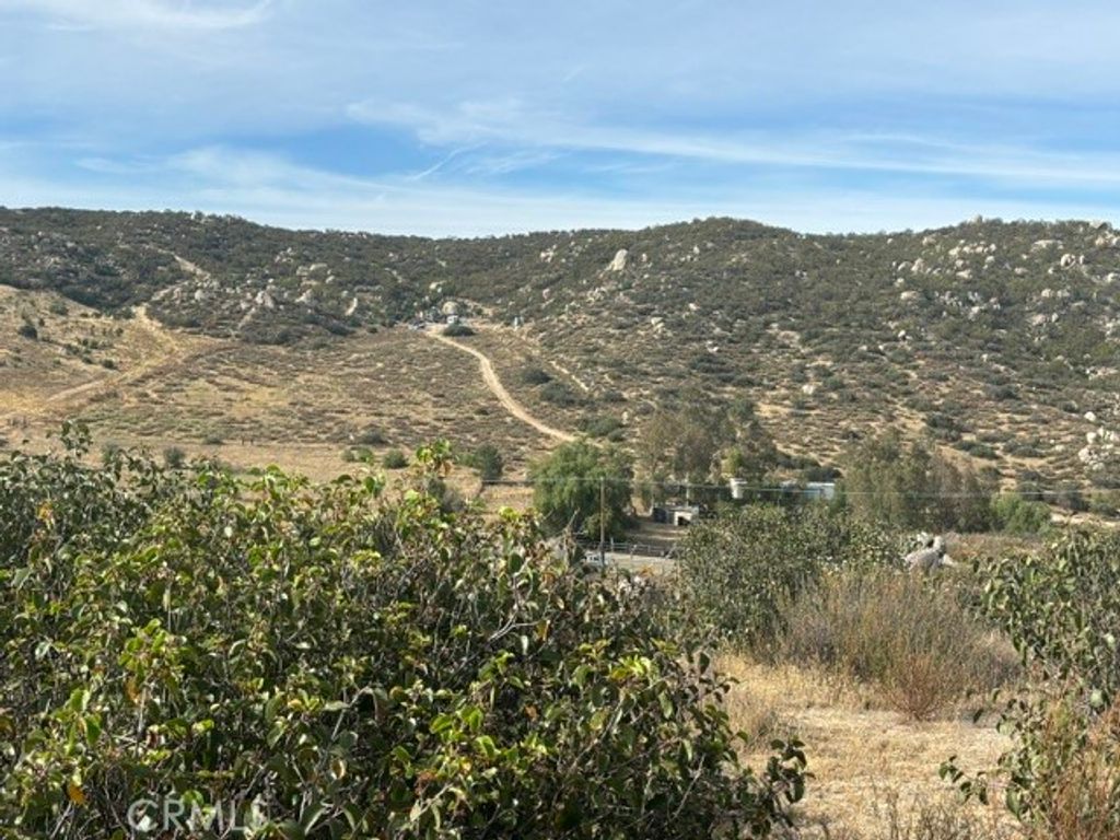 Image 11 of property listing at 17 Ginter Road, Hemet, CA 92544