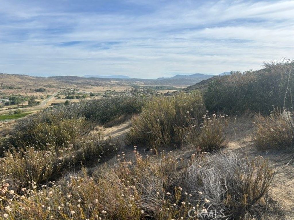 Image 2 of property listing at 17 Ginter Road, Hemet, CA 92544
