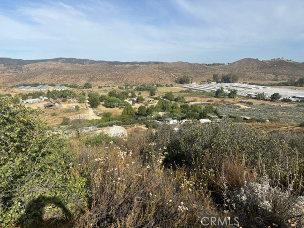 Image 3 of property listing at 17 Ginter Road, Hemet, CA 92544