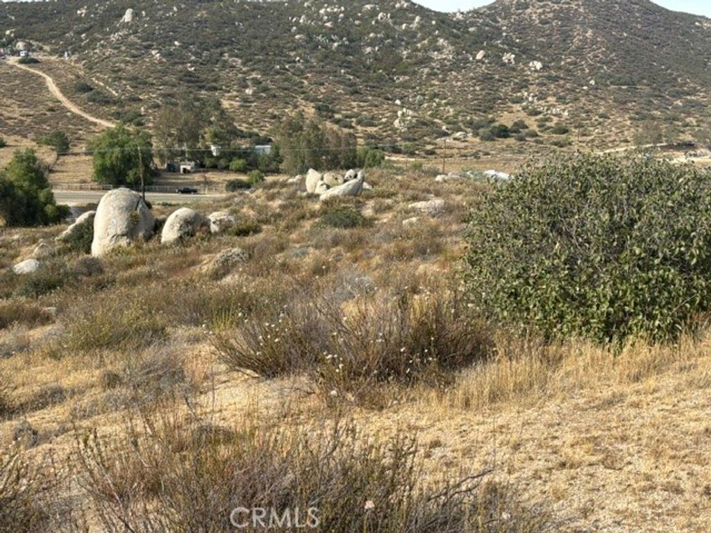 Image 6 of property listing at 17 Ginter Road, Hemet, CA 92544