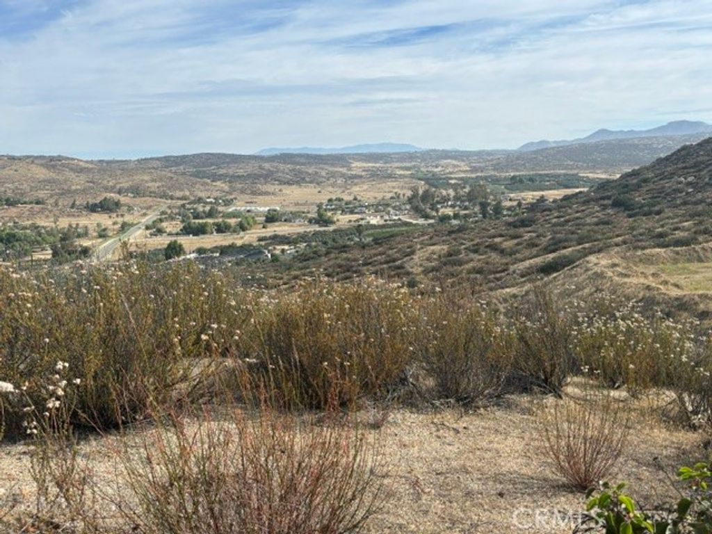 Image 7 of property listing at 17 Ginter Road, Hemet, CA 92544