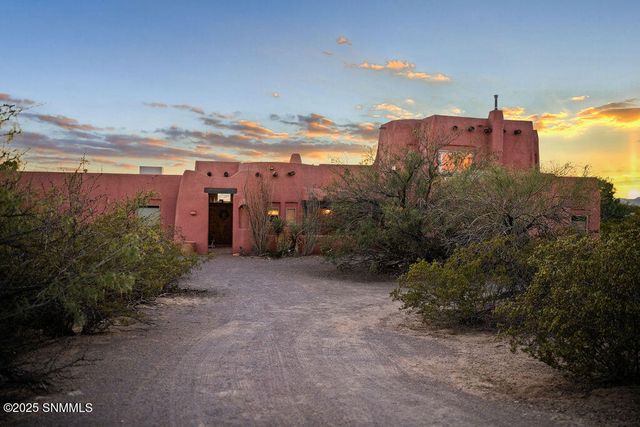 4445 Echo Canyon Road, Las Cruces, NM 88011