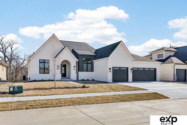 19905 V Street, Omaha, NE 68135