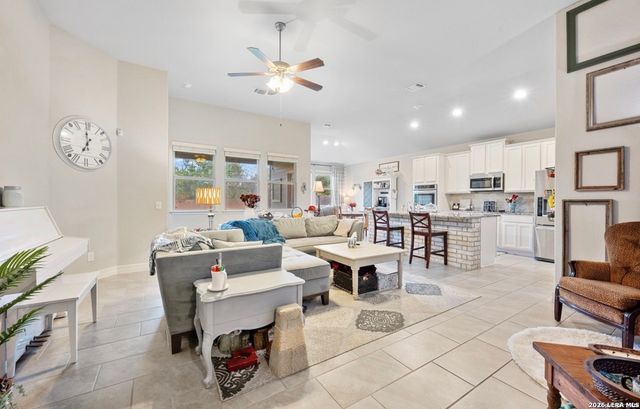 3602 High Cloud Dr, New Braunfels, TX 78130