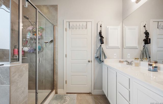 3602 High Cloud Dr, New Braunfels, TX 78130